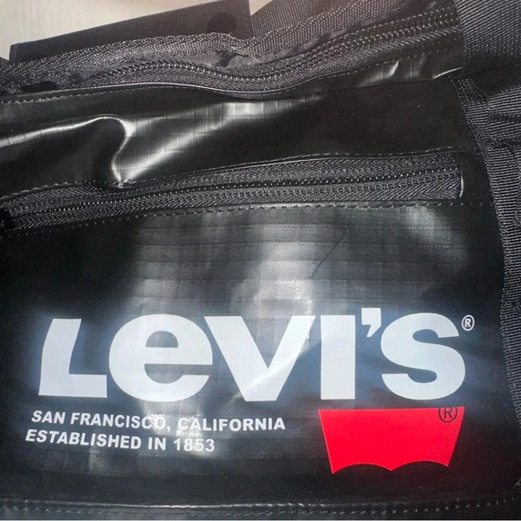Levi’s NWT Black Duffle/BackPack Bag - Picture 2 of 3